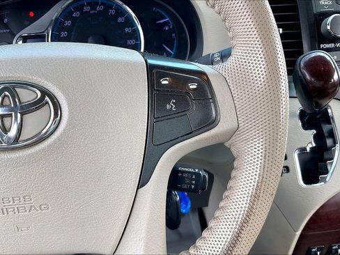 Used 2014 Toyota Sienna XLE FWD image 18