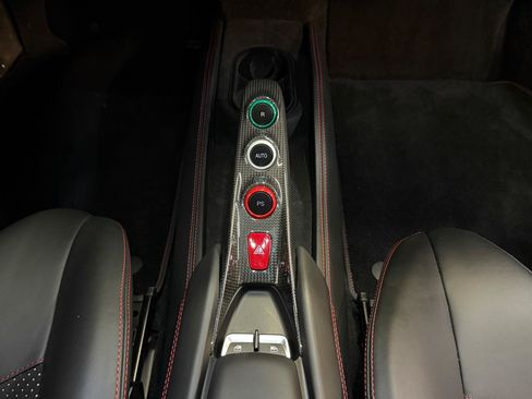 Used 2020 Ferrari F8 Tributo RWD image 33