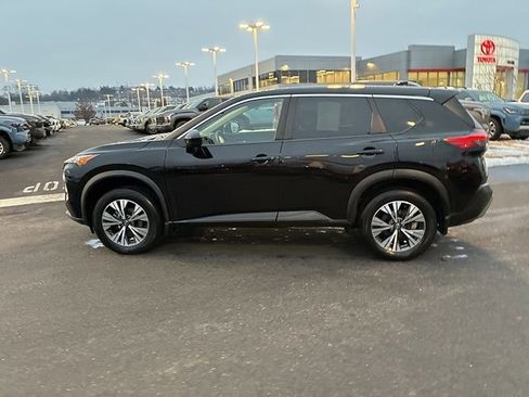 Used 2023 Nissan Rogue SV image 14