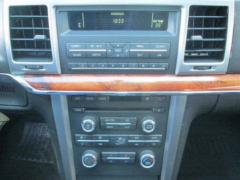 Used 2010 Lincoln MKZ image 10