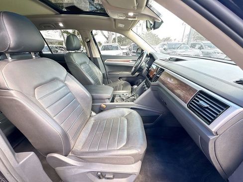 Used 2018 Volkswagen Atlas SEL Premium image 32