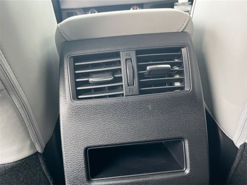 New 2025 Mitsubishi Outlander SE image 28