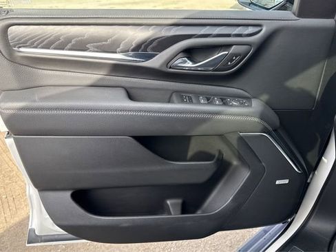 Used 2023 GMC Yukon Denali w/ Denali Reserve Package image 19