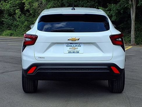Used 2024 Chevrolet Trax LS w/ LS Convenience Package FWD image 21