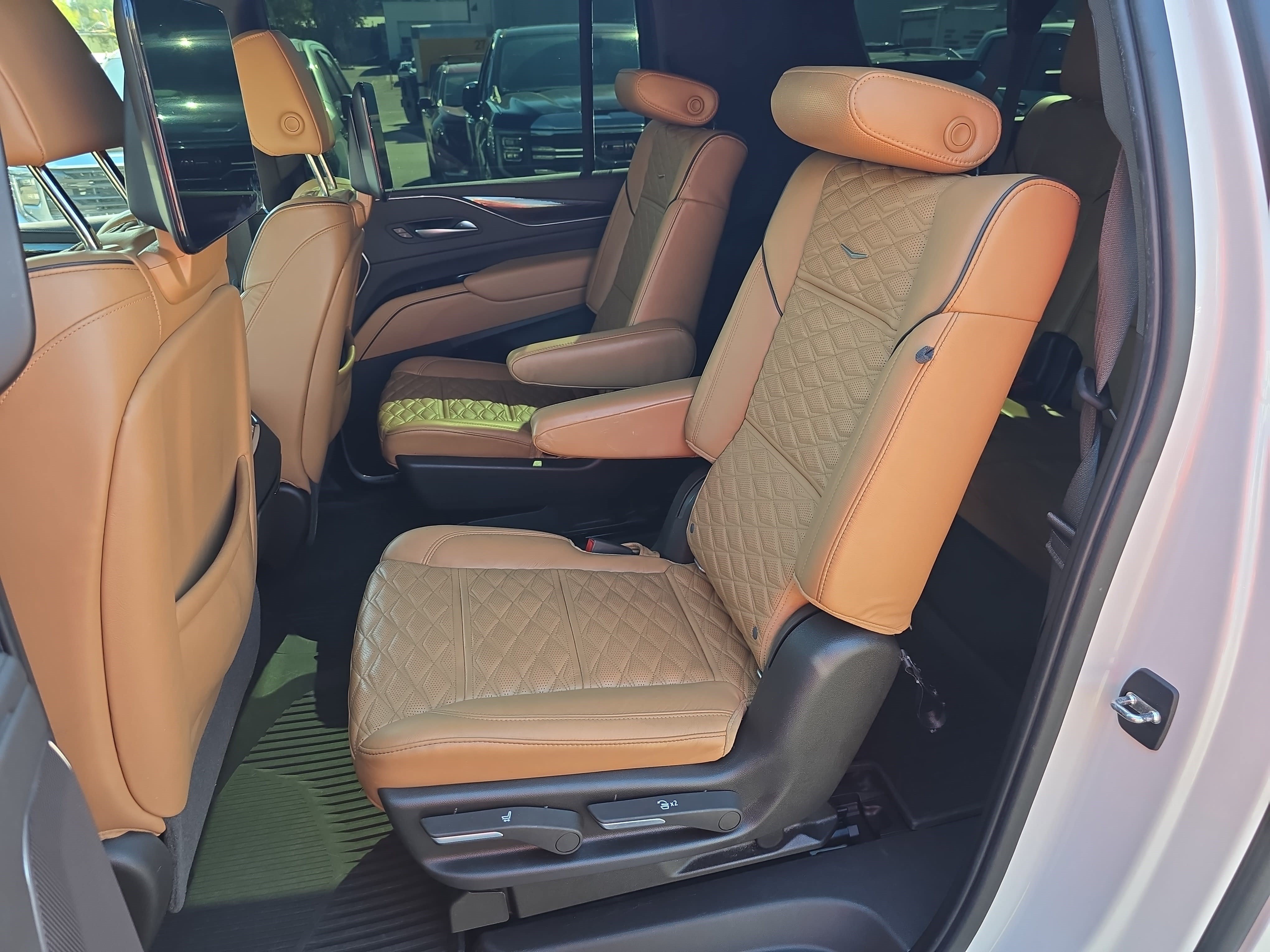Used 2021 Cadillac Escalade ESV Sport AWD/4WD image 15