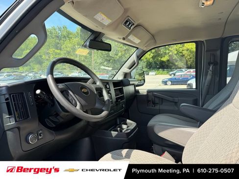 Used 2024 Chevrolet Express 3500 LT w/ LT Preferred Equipment Group RWD image 3