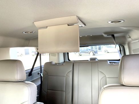 Used 2019 Chevrolet Suburban LT image 16