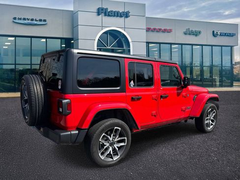 Used 2024 Jeep Wrangler Unlimited w/ Convenience Group image 2