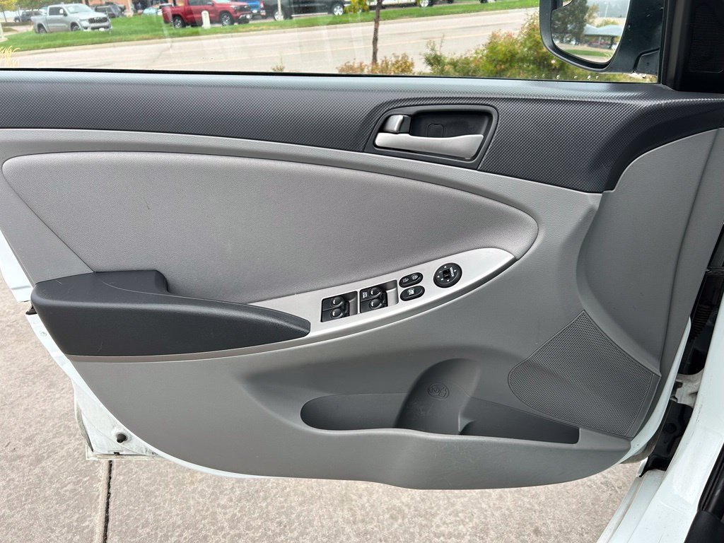 Used 2015 Hyundai Accent GLS FWD image 9
