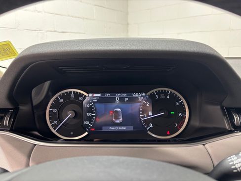 Used 2023 Land Rover Range Rover Evoque SE AWD/4WD image 17