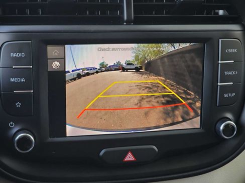Used 2025 Kia Soul LX w/ LX Technology Package FWD image 26