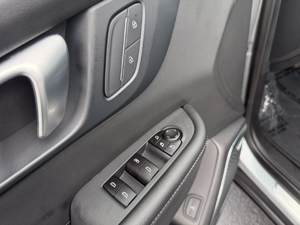 Used 2025 Buick Enclave Preferred AWD/4WD image 17