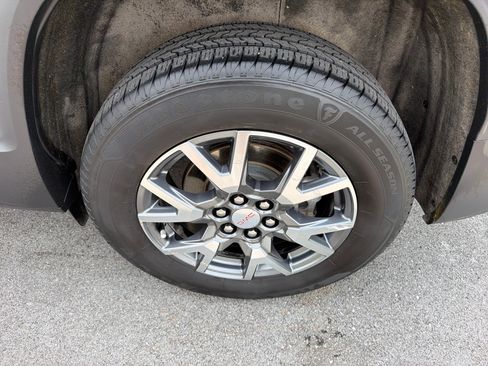 Used 2023 GMC Acadia SLT AWD/4WD image 12