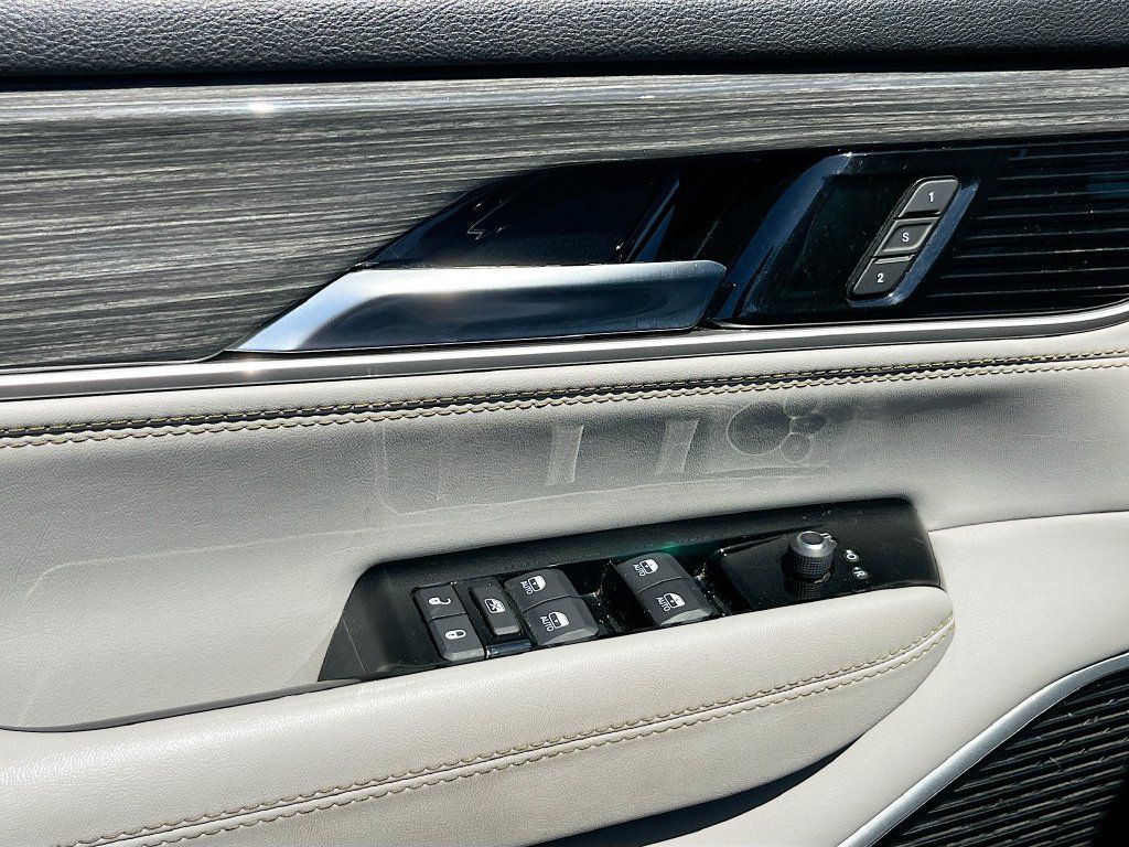 Used 2022 Jeep Wagoneer Series II AWD/4WD image 18
