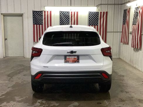 New 2026 Chevrolet Trax LS w/ Driver Confidence Package FWD image 5