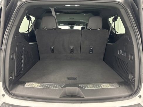 Used 2024 Chevrolet Suburban Premier image 31