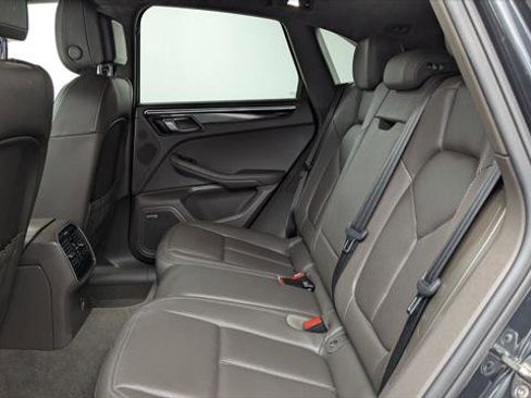 Used 2018 Porsche Macan Turbo w/ Premium Package Plus image 16