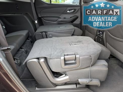 Used 2021 Chevrolet Traverse LT FWD image 28