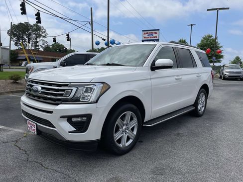 Used 2018 Ford Expedition XLT w/ Equipment Group 202A RWD image 9