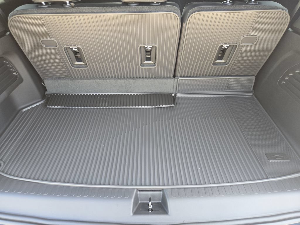 New 2027 Chevrolet Traverse RS w/ LPO, Floor Liner Package FWD image 25