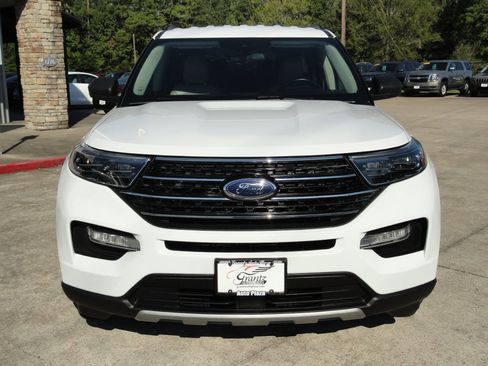 Used 2020 Ford Explorer XLT w/ Equipment Group 202A image 2