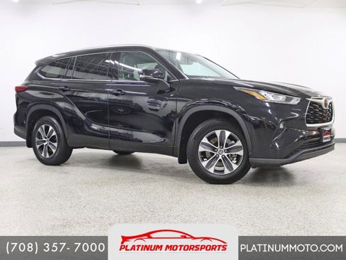 Used 2020 Toyota Highlander XLE image 1