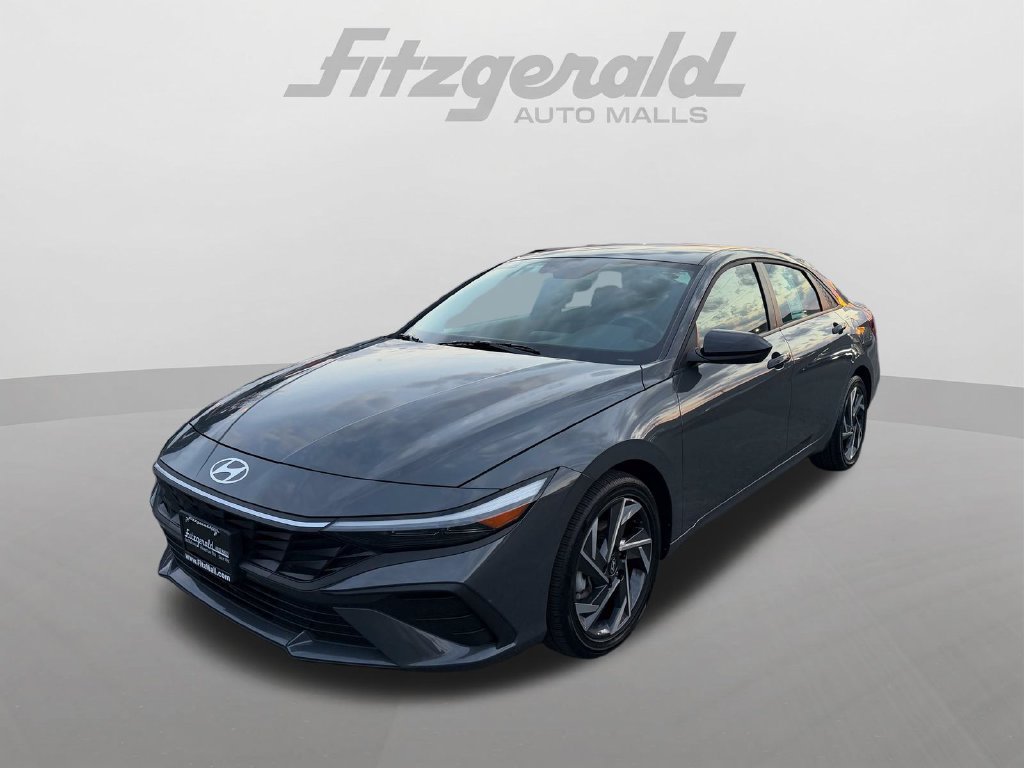 Used 2025 Hyundai Elantra SEL FWD image 2