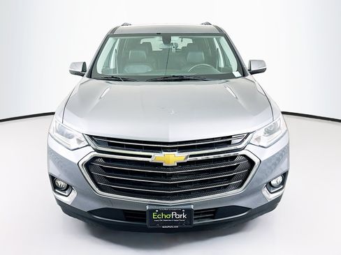 Used 2019 Chevrolet Traverse LT FWD image 2