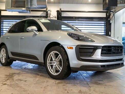 Certified 2025 Porsche Macan image 7