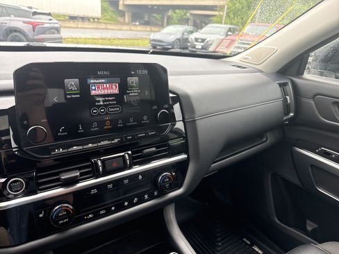 Used 2023 Nissan Pathfinder SL w/ SL Premium Package AWD/4WD image 23