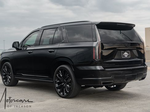 Used 2025 Cadillac Escalade Sport Platinum w/ LPO, ONYX Package AWD/4WD image 4