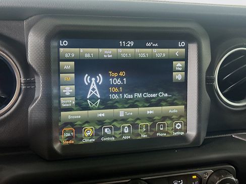 Used 2022 Jeep Wrangler Sahara image 19