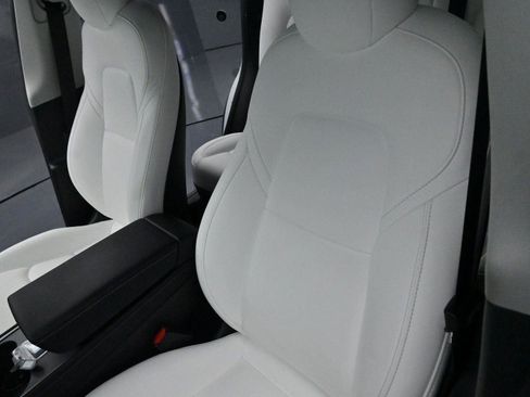 Used 2021 Tesla Model Y Long Range image 15