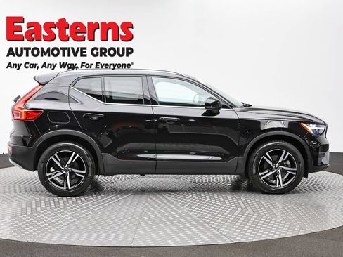 Used 2024 Volvo XC40 B5 Core AWD/4WD image 4