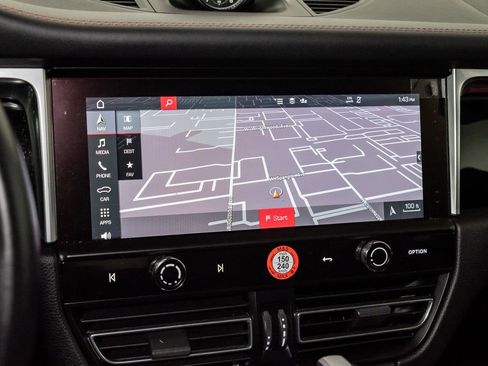 Used 2022 Porsche Macan AWD/4WD image 19