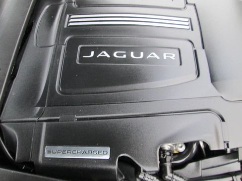 Used 2015 Jaguar XJ image 35