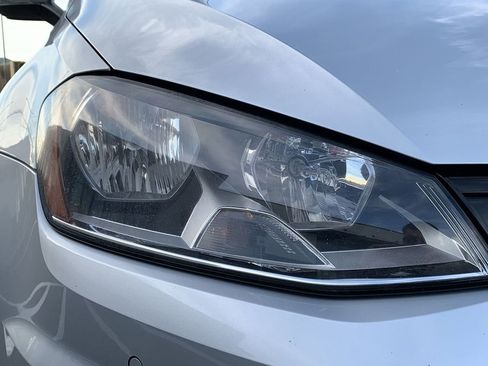 Used 2015 Volkswagen e-Golf Limited Edition image 9