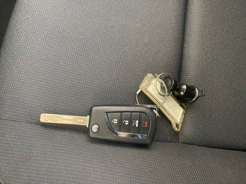 Used 2025 Toyota Corolla LE image 21