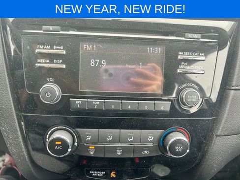 Used 2017 Nissan Rogue S image 12