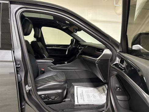 Used 2022 Jeep Grand Cherokee Trailhawk w/ Luxury Tech Group III image 22