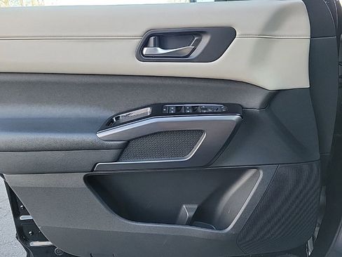 Used 2024 Nissan Pathfinder SL image 37