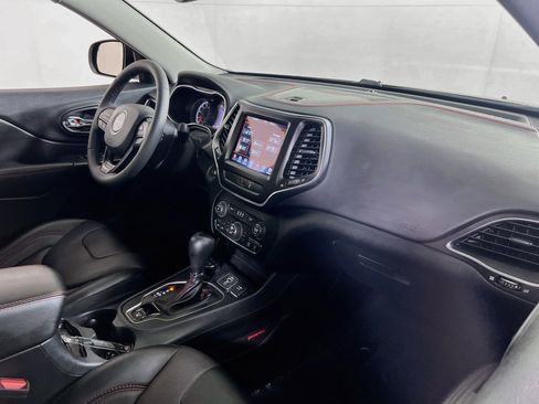 Used 2022 Jeep Cherokee Trailhawk w/ Premium Leather Package AWD/4WD image 27