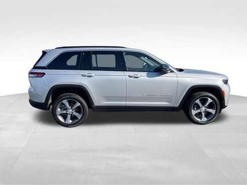 New 2026 Jeep Grand Cherokee Limited RWD image 8