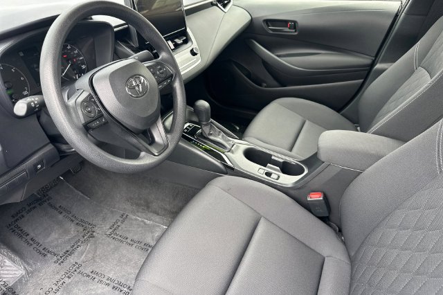 Used 2025 Toyota Corolla LE FWD image 11