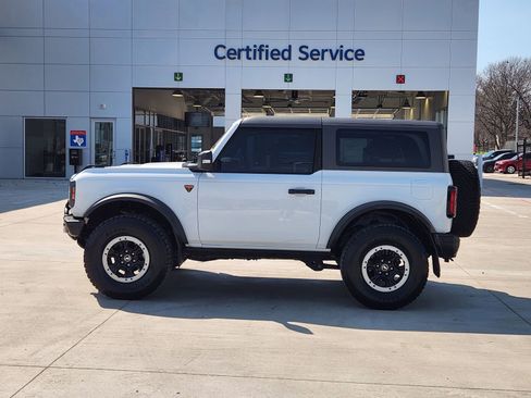 Used 2021 Ford Bronco Badlands image 3