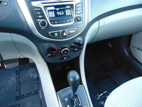 Used 2017 Hyundai Accent SE image 24