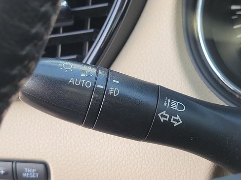 Used 2018 Nissan Rogue SL w/ Premium Package image 27