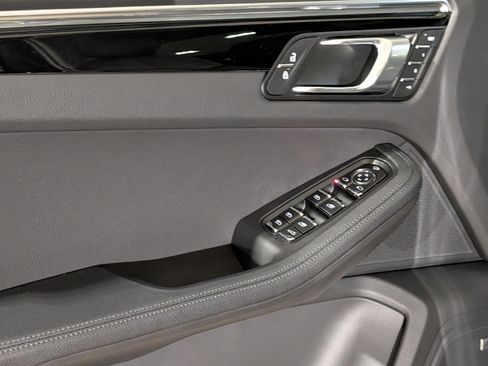 New 2026 Porsche Macan image 19