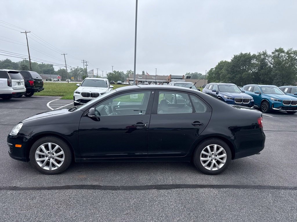 Used 2010 Volkswagen Jetta Limited Edition FWD image 4
