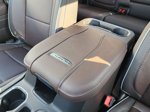 New 2025 GMC Sierra 2500 Denali w/ Denali Reserve Package image 34